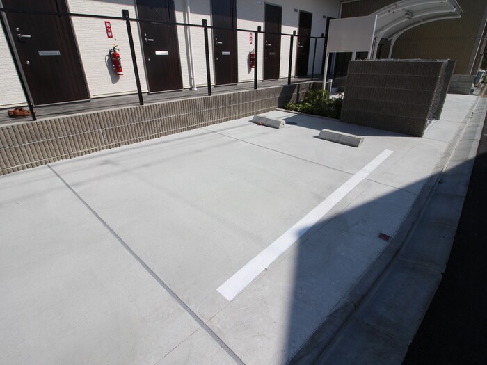 物件外観写真4　(駐車場)