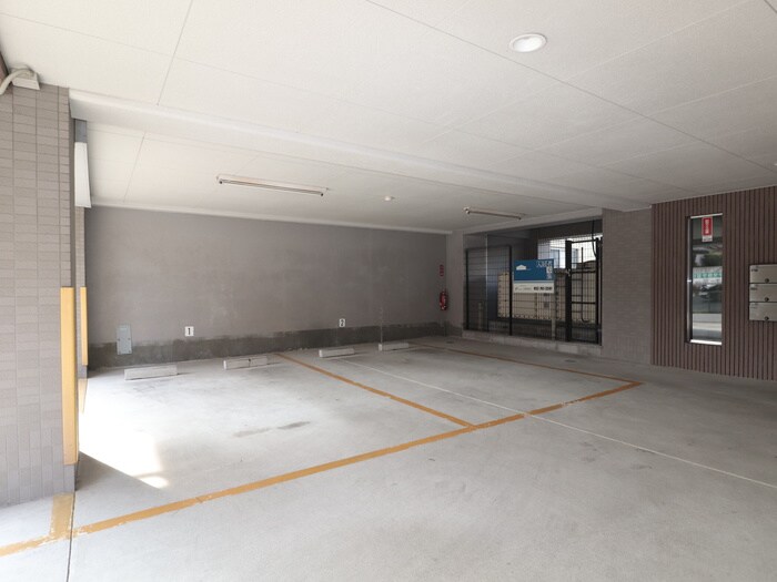 物件外観写真2　(駐車場)