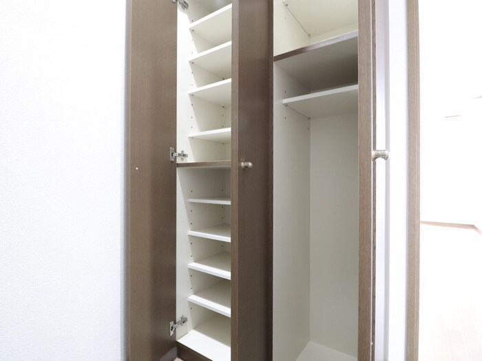 物件内観写真8　(靴箱)