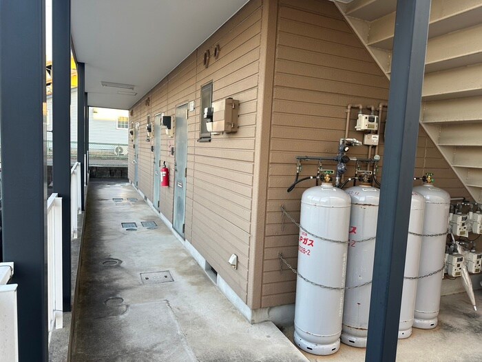 物件外観写真5　(エントランス部分)