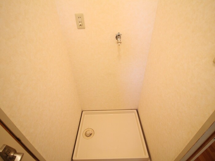 物件内観写真12　(洗濯機置場)