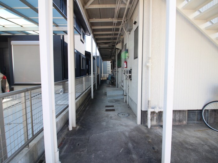 物件外観写真5　(エントランス部分)