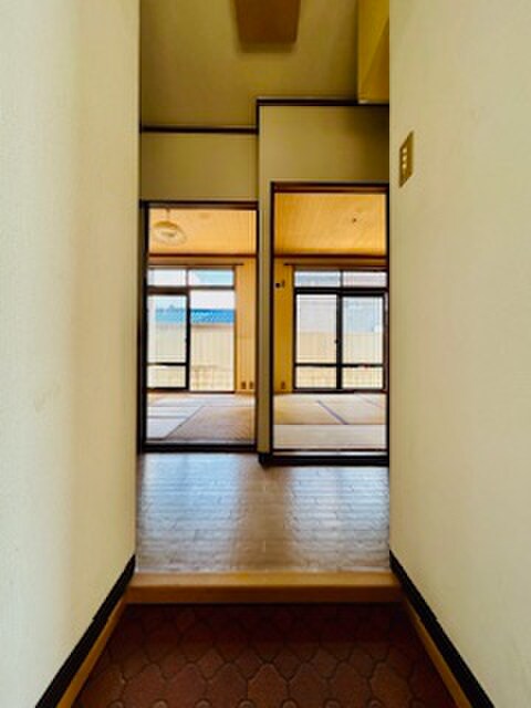 物件内観写真18　(玄関)