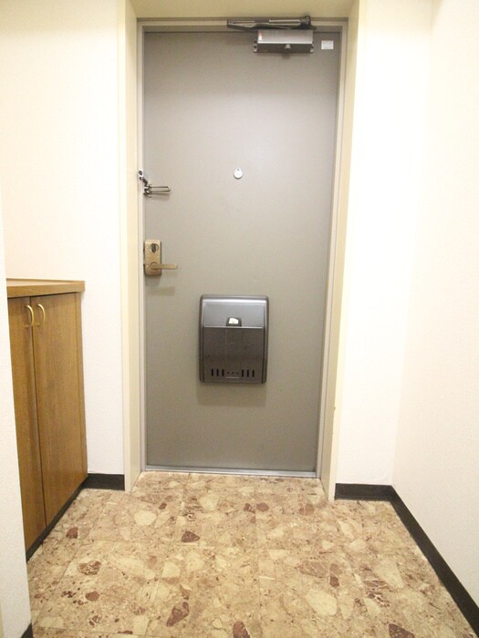 物件内観写真13　(玄関)