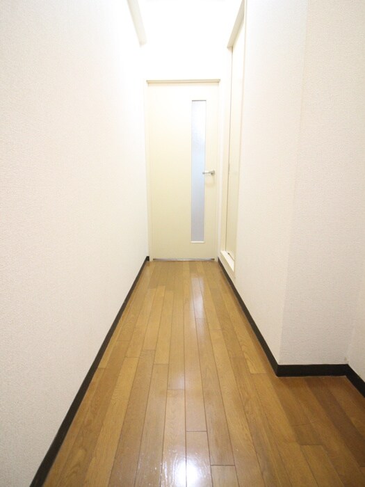 物件内観写真16　(廊下)