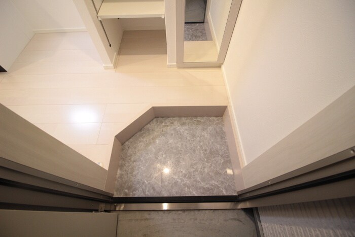 物件内観写真7　(玄関)