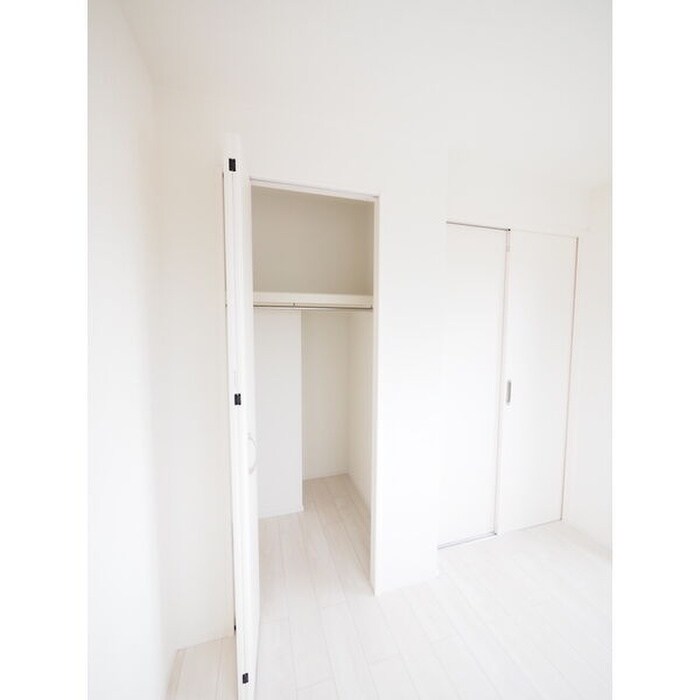 物件内観写真3　(収納)