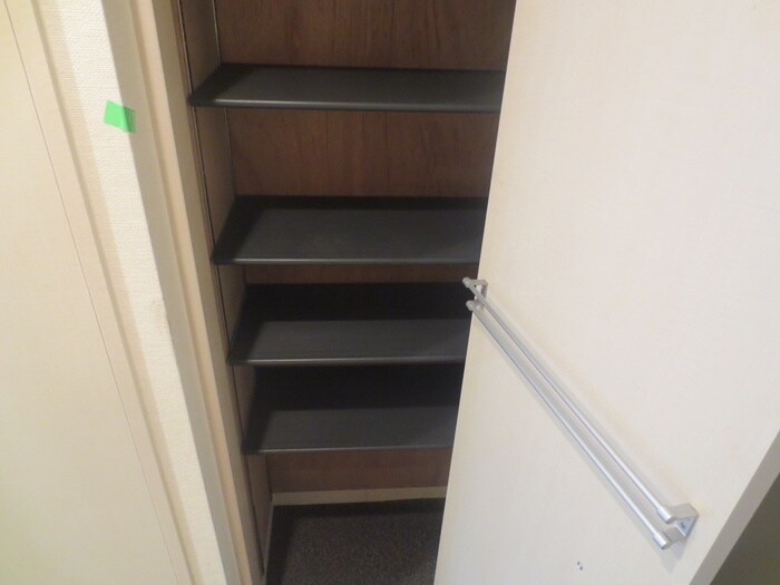 物件内観写真8　(靴箱)