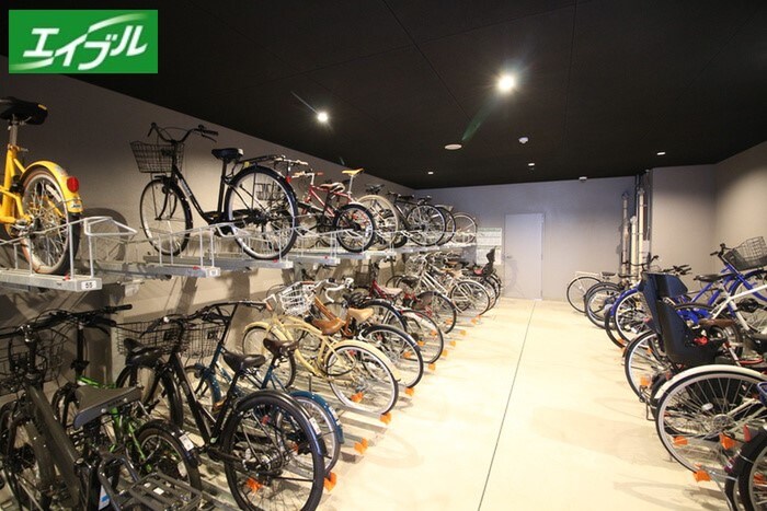 物件外観写真3　(駐輪場)