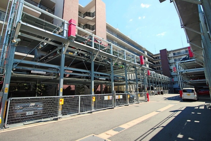 物件外観写真4　(駐車場)