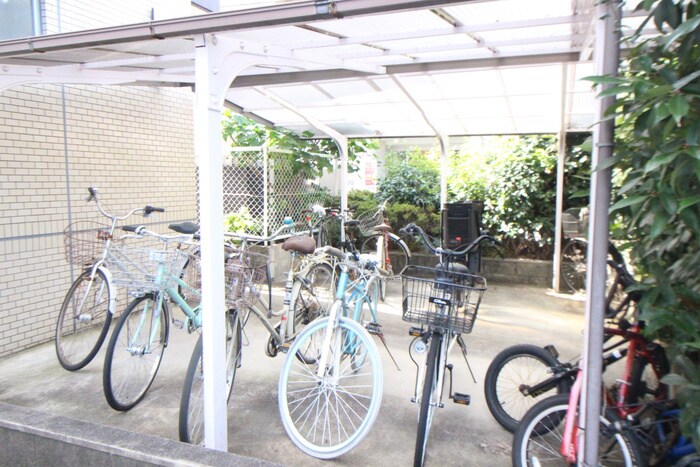 物件外観写真3　(駐輪場)