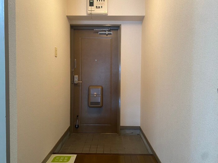 物件内観写真13　(玄関)