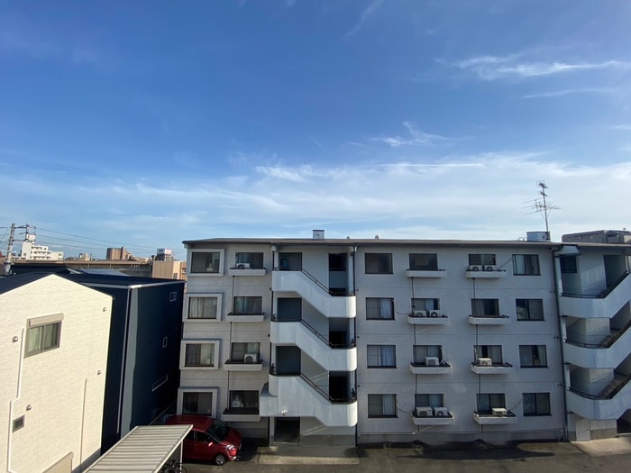 物件内観写真16　(室内からの展望)