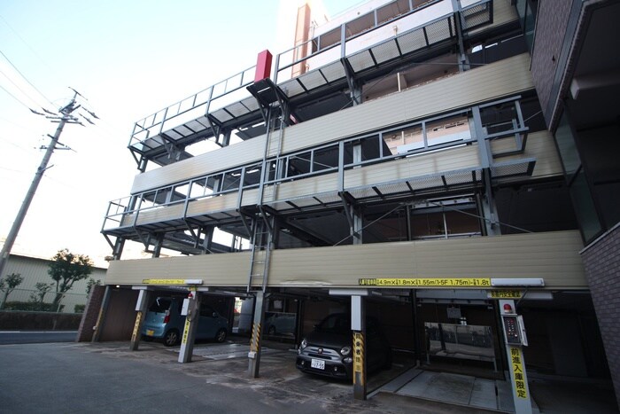 物件外観写真4　(駐車場)