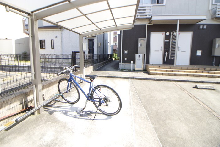 物件外観写真3　(駐輪場)