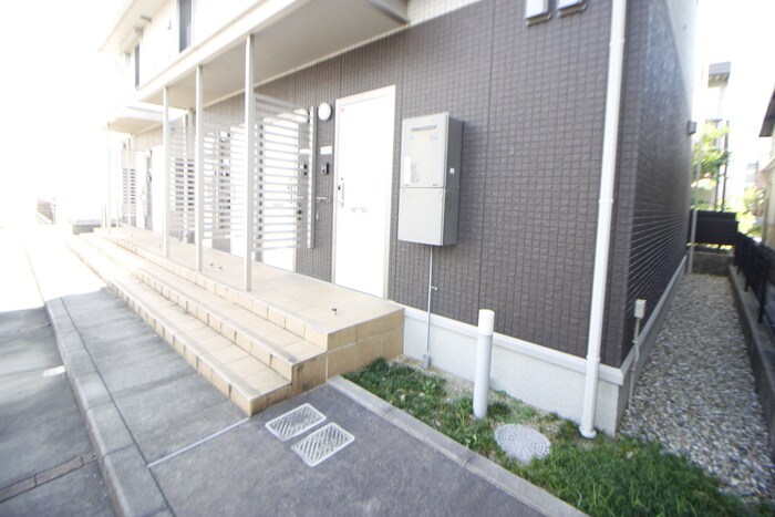 物件外観写真5　(エントランス部分)