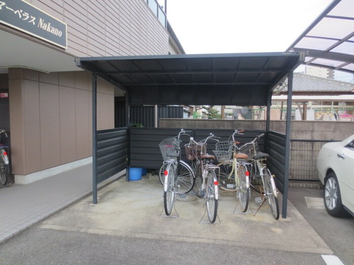 物件外観写真2　(駐輪場)