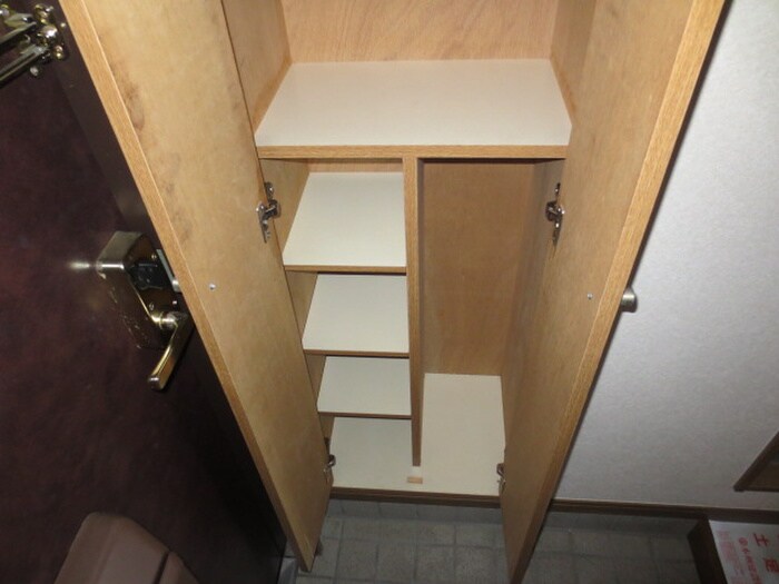 物件内観写真10　(靴箱)