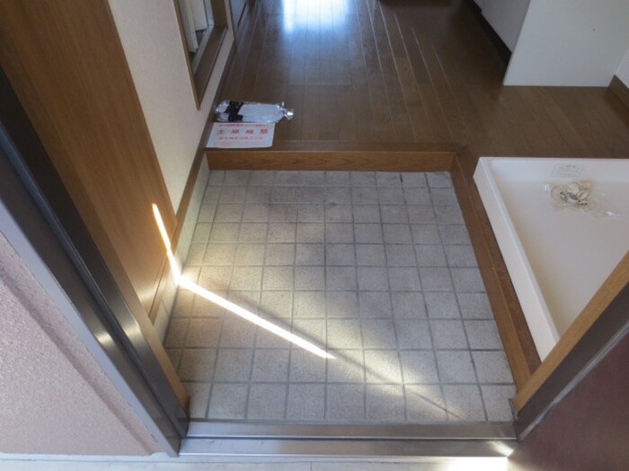物件内観写真12　(玄関)