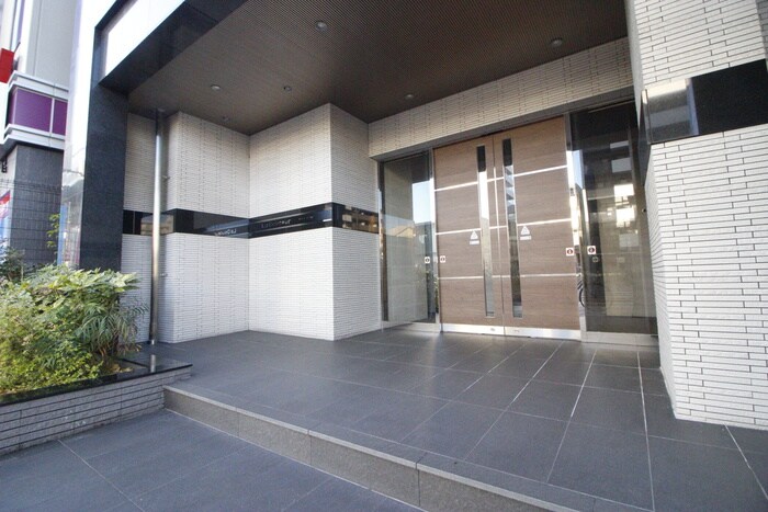 物件外観写真4　(エントランス部分)