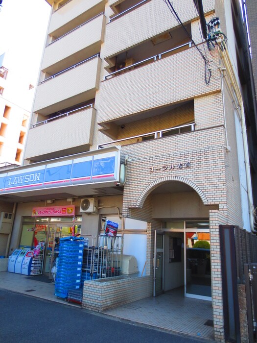 物件外観写真2　(エントランス部分)