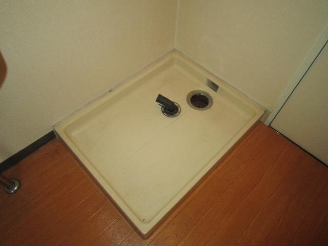 物件内観写真12　(洗濯機置場)