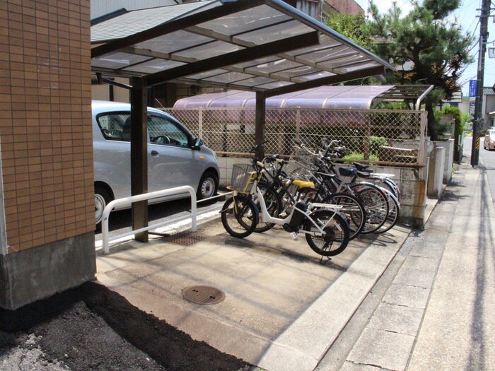物件外観写真4　(駐輪場)