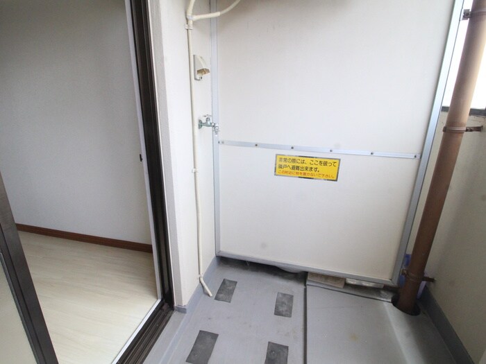 物件内観写真14　(洗濯機置場)