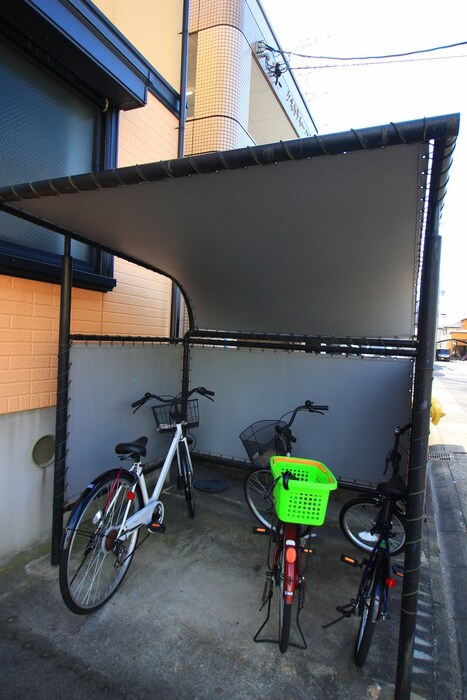 物件外観写真2　(駐輪場)