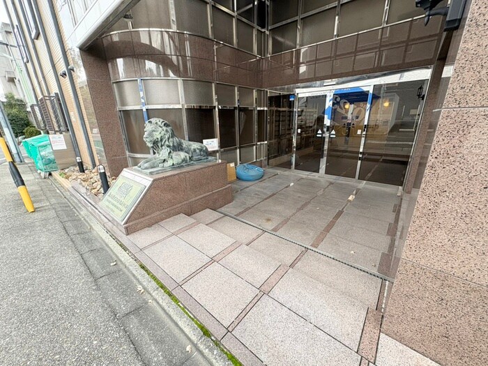 物件外観写真5　(エントランス部分)