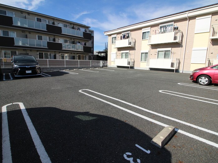 物件外観写真5　(駐車場)