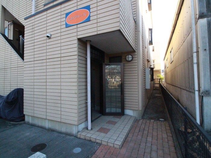 物件外観写真3　(エントランス部分)