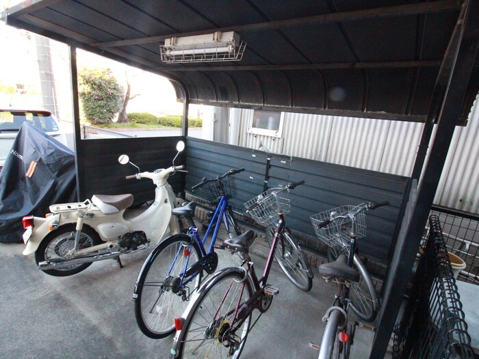 物件外観写真6　(駐輪場)