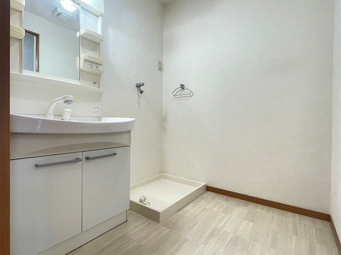 物件内観写真13　(洗濯機置場)