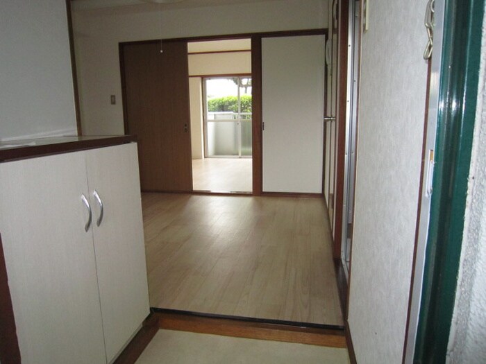 物件内観写真12　(玄関)