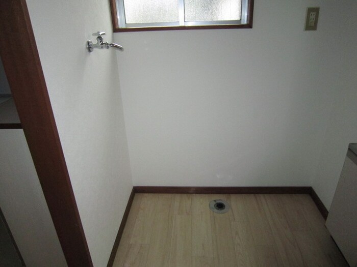 物件内観写真13　(洗濯機置場)