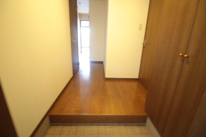 物件内観写真7　(玄関)