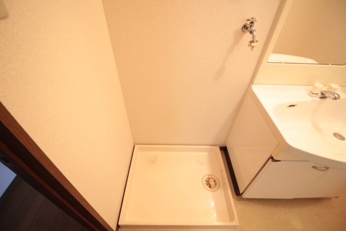 物件内観写真13　(洗濯機置場)