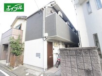 トリスアパートメントの外観写真