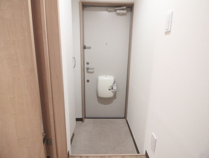 物件内観写真16　(玄関)