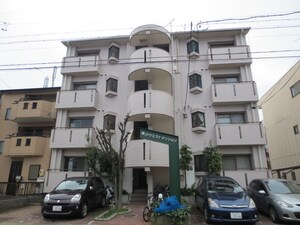 黒川ウエストマンション外観写真