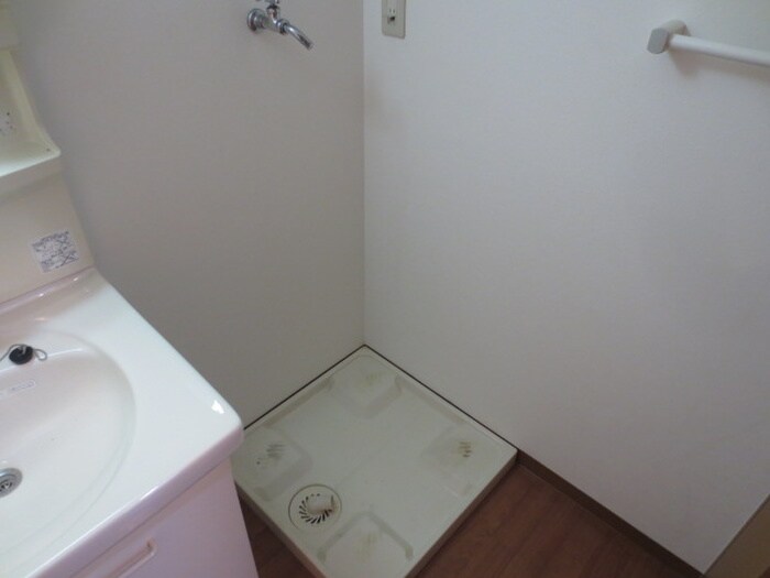 物件内観写真12　(洗濯機置場)