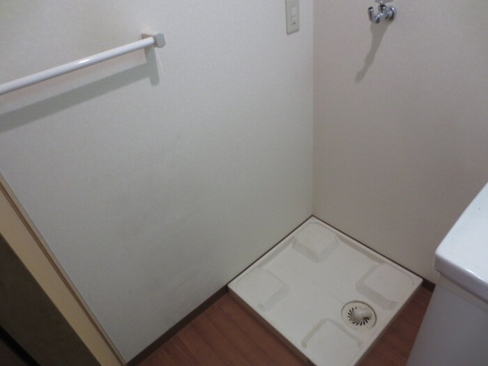 物件内観写真14　(洗濯機置場)