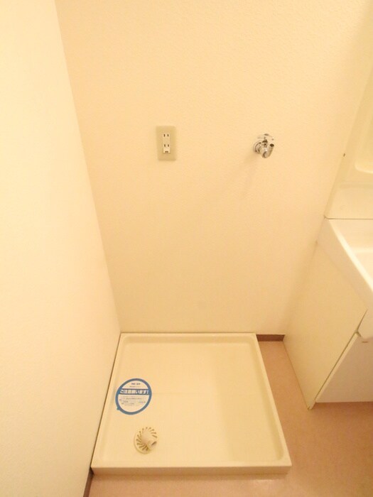 物件内観写真11　(洗濯機置場)