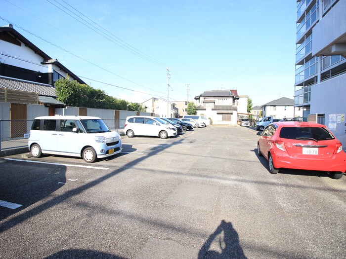 物件外観写真4　(駐車場)