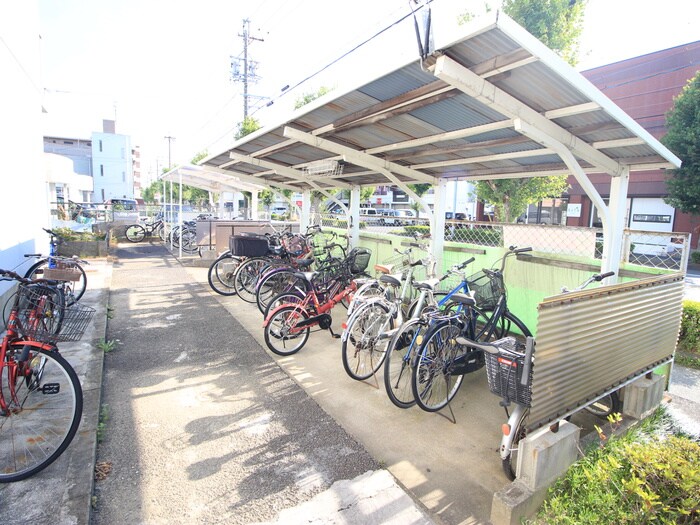 物件外観写真5　(駐輪場)