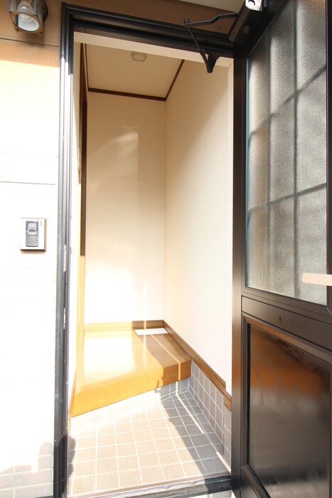 物件内観写真7　(玄関)