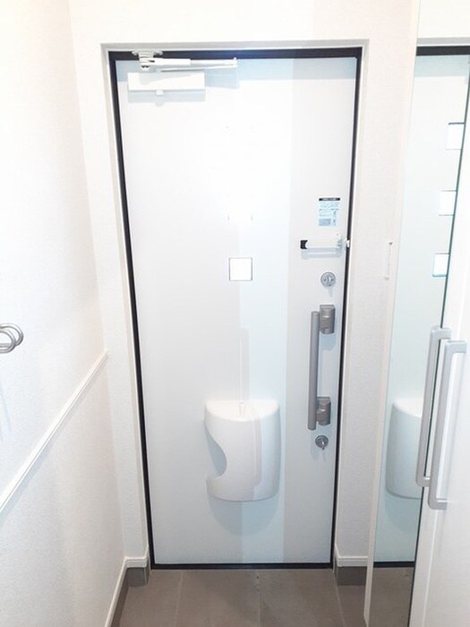 物件内観写真8　(玄関)