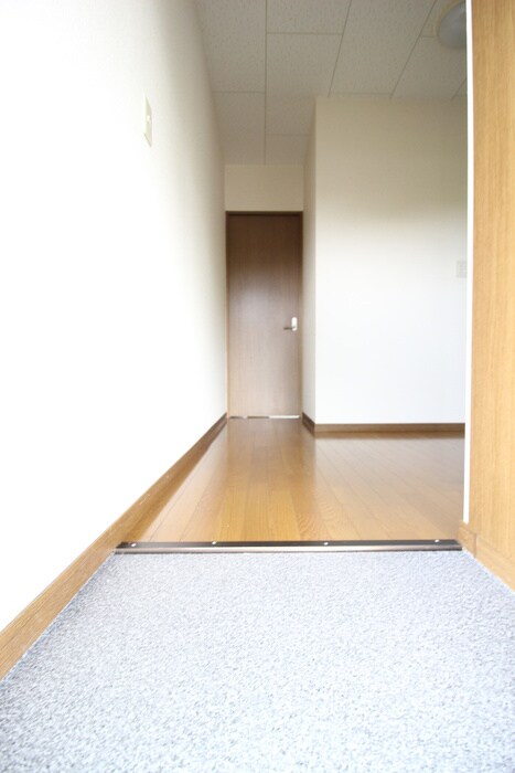 物件内観写真7　(玄関)