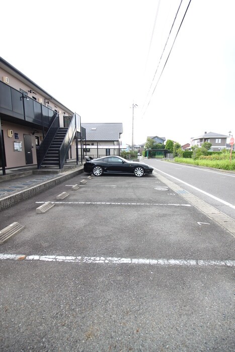 物件外観写真5　(駐車場)